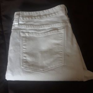 Designer winter white str8 leg capris jeans by toothpick😍